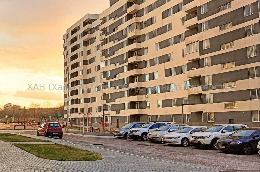 Продам квартиру, Льва Ландау просп. , 3  ком., 98 м², без ремонта 