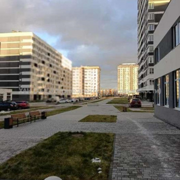 Продам квартиру, Льва Ландау просп. , 3 кім., 98 м², без ремонта 