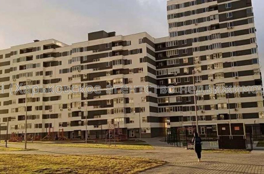 Продам квартиру, Льва Ландау просп. , 3  ком., 98 м², без ремонта 