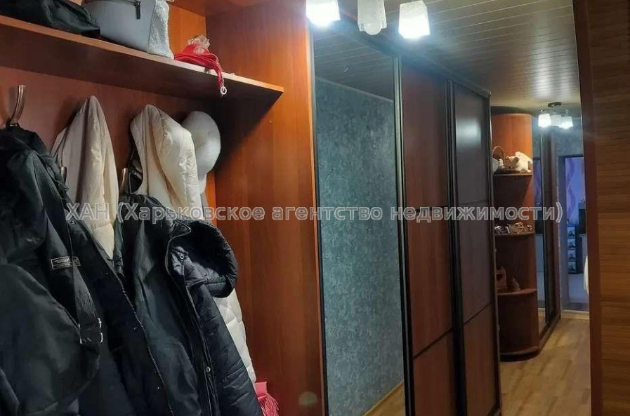 Продам квартиру, Ахсарова Энвера ул. , 4  ком., 86 м², капитальный ремонт 