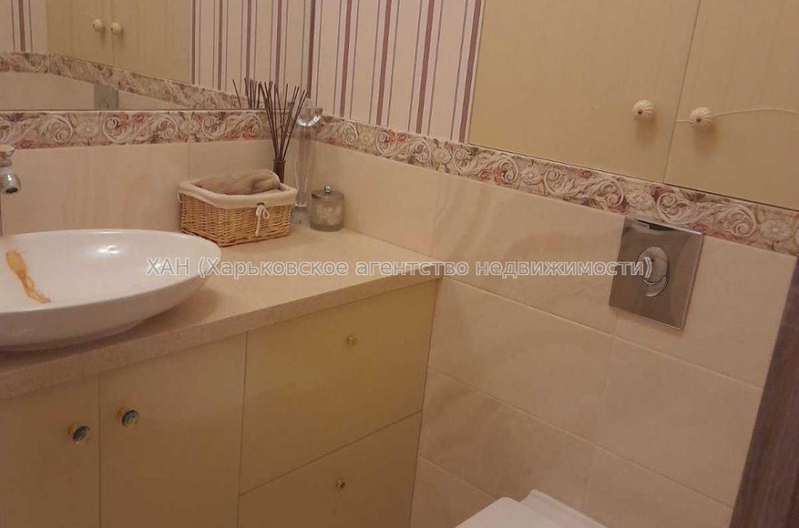 Продам квартиру, Науки просп. , 2 кім., 71 м², евроремонт 