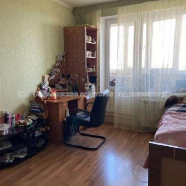Продам квартиру, Библика ул. , 3 кім., 64 м², капитальный ремонт 