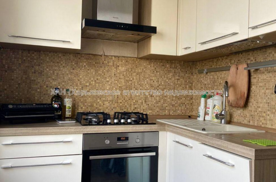 Продам квартиру, Библика ул. , 3  ком., 64 м², капитальный ремонт 