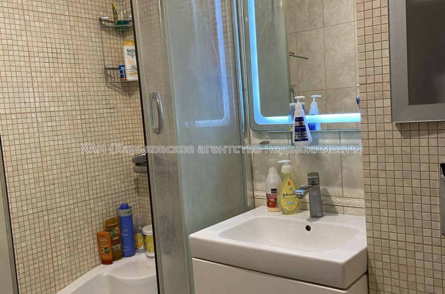 Продам квартиру, Библика ул. , 3  ком., 64 м², капитальный ремонт 