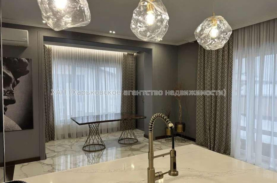 Продам квартиру, Клеменова Дача ул. , 3  ком., 144 м², авторский дизайн 