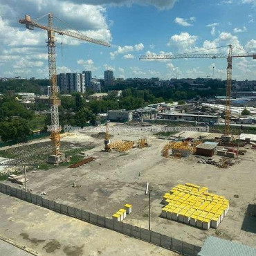 Продам квартиру, Пискуновский пер. , 3  ком., 70 м², без внутренних работ 