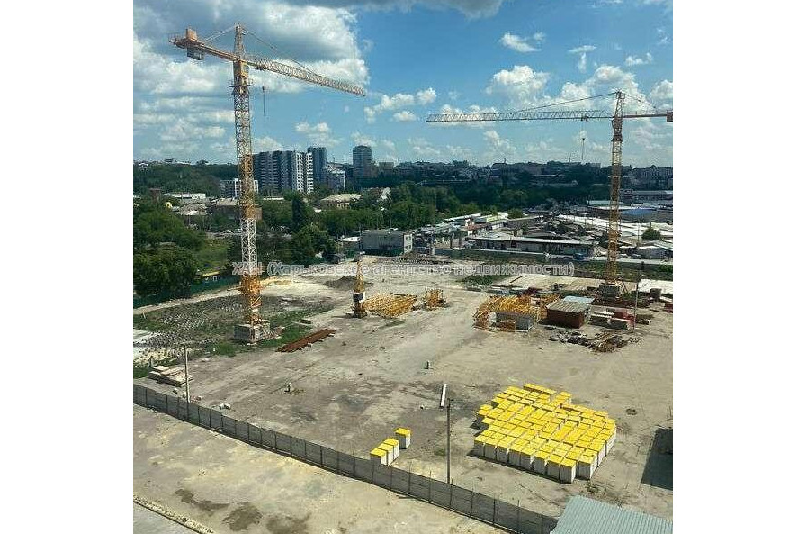 Продам квартиру, Пискуновский пер. , 3  ком., 70 м², без внутренних работ 