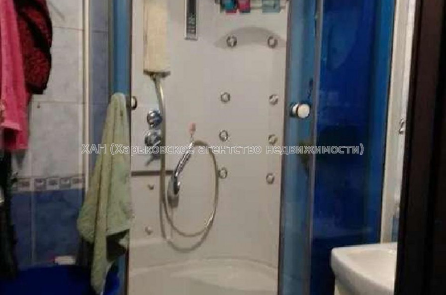 Продам квартиру, Валентиновская ул. , 3 кім., 65 м², капитальный ремонт 