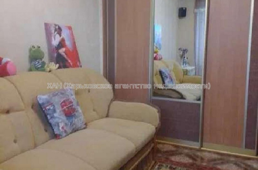 Продам квартиру, Валентиновская ул. , 3 кім., 65 м², капитальный ремонт 
