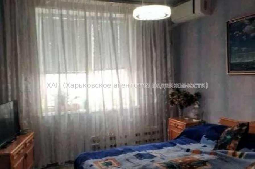 Продам квартиру, Валентиновская ул. , 3 кім., 65 м², капитальный ремонт 