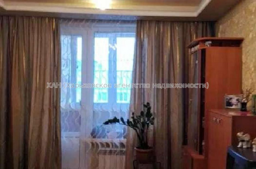 Продам квартиру, Валентиновская ул. , 3 кім., 65 м², капитальный ремонт 