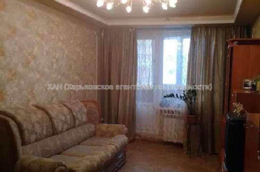 Продам квартиру, Валентиновская ул. , 3 кім., 65 м², капитальный ремонт 