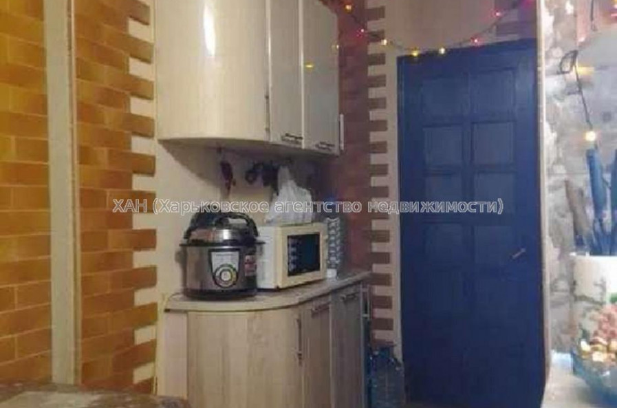 Продам квартиру, Валентиновская ул. , 3 кім., 65 м², капитальный ремонт 