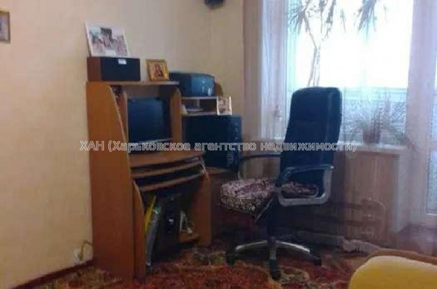 Продам квартиру, Валентиновская ул. , 3 кім., 65 м², капитальный ремонт 