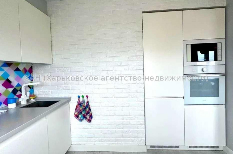 Продам квартиру, Метростроителей ул. , 3 кім., 64 м², капитальный ремонт 