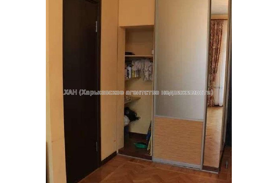 Продам квартиру, Воскресенская ул. , 2  ком., 57 м², капитальный ремонт 