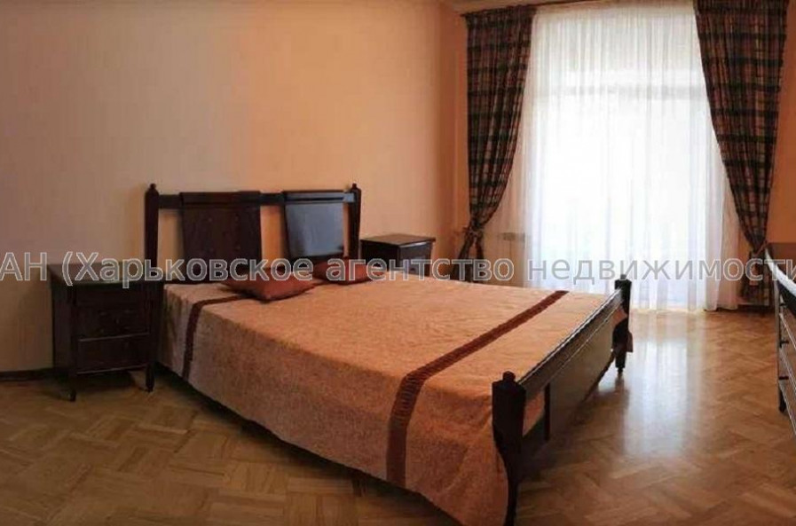 Продам квартиру, Воскресенская ул. , 2 кім., 57 м², капитальный ремонт 