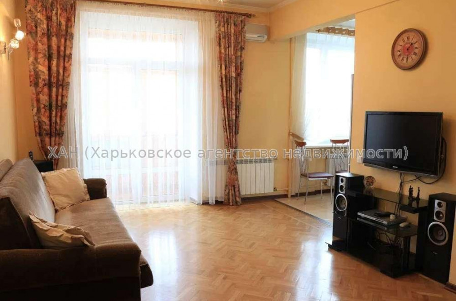 Продам квартиру, Воскресенская ул. , 2 кім., 57 м², капитальный ремонт 