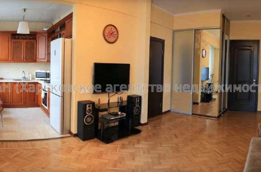 Продам квартиру, Воскресенская ул. , 2  ком., 57 м², капитальный ремонт 