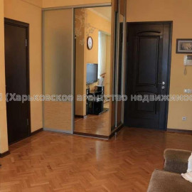 Продам квартиру, Воскресенская ул. , 2  ком., 57 м², капитальный ремонт