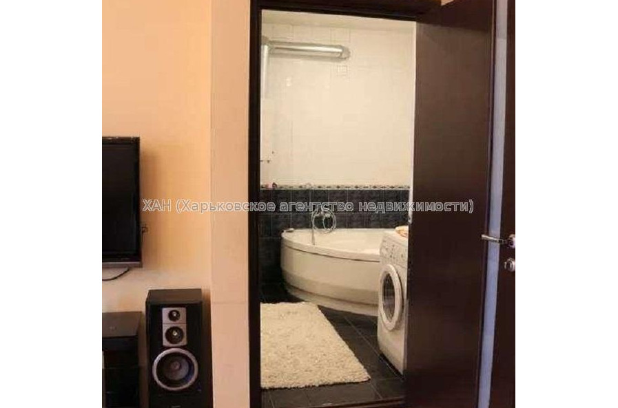 Продам квартиру, Воскресенская ул. , 2 кім., 57 м², капитальный ремонт 