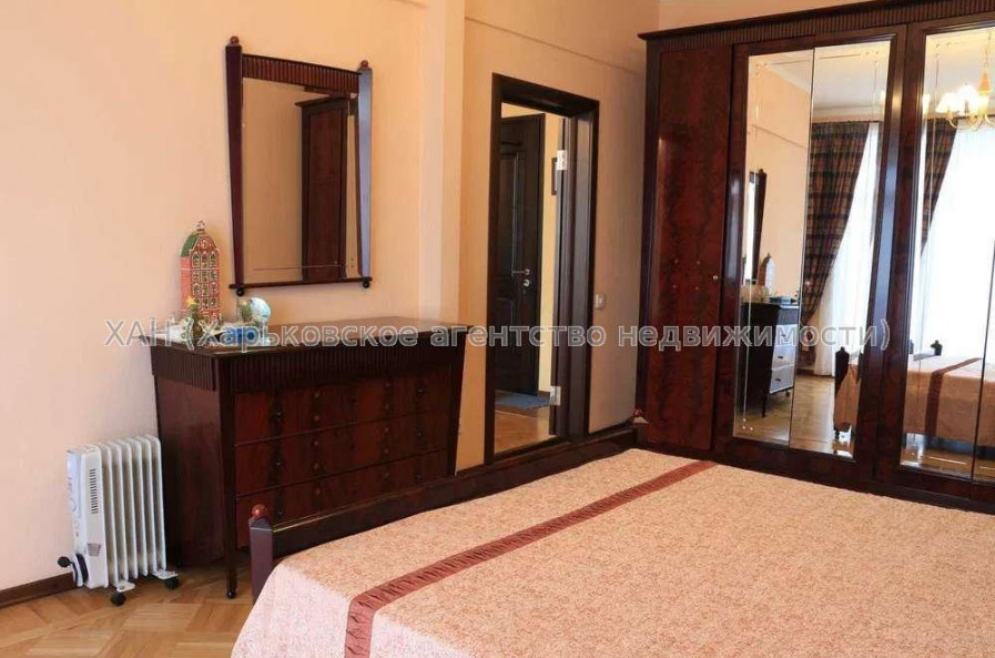 Продам квартиру, Воскресенская ул. , 2 кім., 57 м², капитальный ремонт 