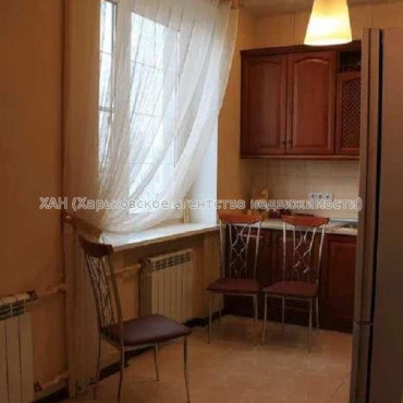 Продам квартиру, Воскресенская ул. , 2  ком., 57 м², капитальный ремонт 