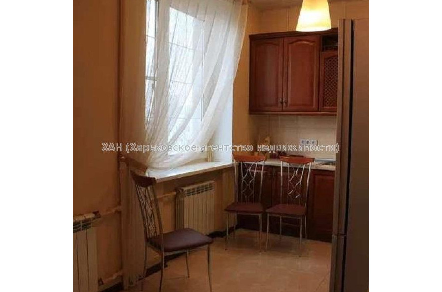 Продам квартиру, Воскресенская ул. , 2 кім., 57 м², капитальный ремонт 
