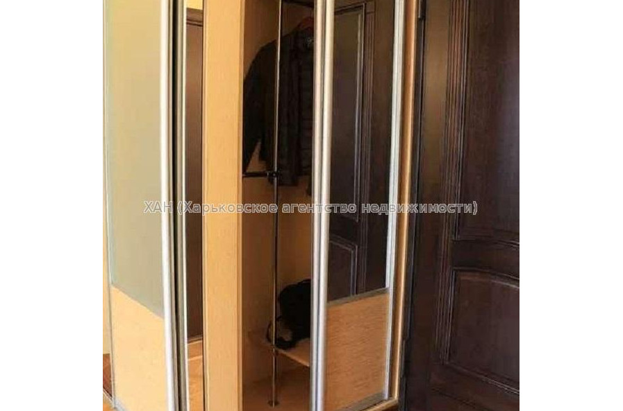 Продам квартиру, Воскресенская ул. , 2 кім., 57 м², капитальный ремонт 