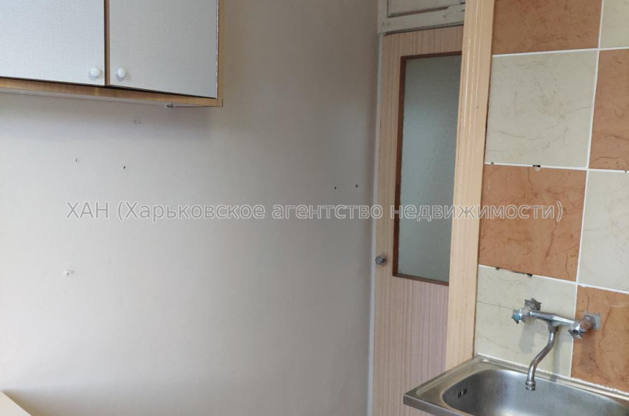 Продам квартиру, Светлая ул. , 3  ком., 63.10 м², косметический ремонт 