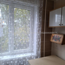 Продам квартиру, Светлая ул. , 3  ком., 63.10 м², косметический ремонт