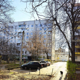 Продам квартиру, Деревянко ул. , 4  ком., 73 м², без ремонта