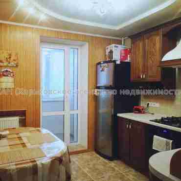 Продам квартиру, Каденюка ул. , 2 кім., 60 м², капитальный ремонт 