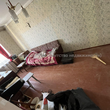 Продам квартиру, Инициативная ул. , 2 кім., 44 м², частичный ремонт 