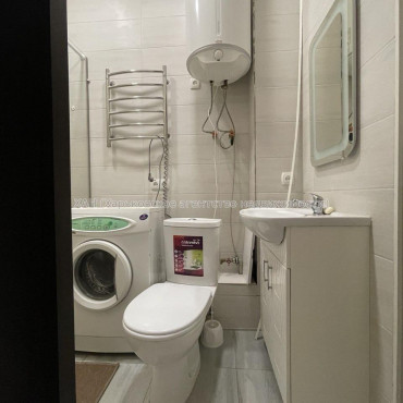 Продам квартиру, Героев Харькова просп. , 1  ком., 25 м², капитальный ремонт 