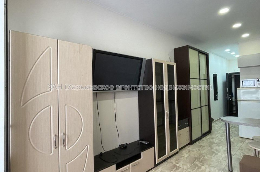 Продам квартиру, Героев Харькова просп. , 1  ком., 25 м², капитальный ремонт 
