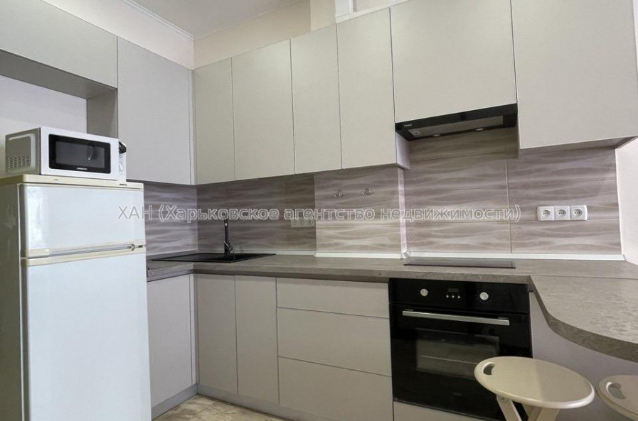 Продам квартиру, Героев Харькова просп. , 1  ком., 25 м², капитальный ремонт 