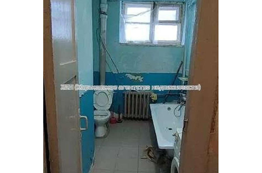 Продам квартиру, Библика ул. , 3 кім., 65 м², частичный ремонт 