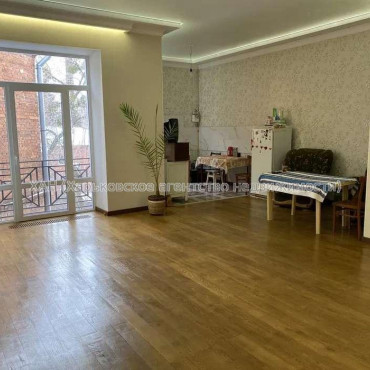 Продам квартиру, Куликовский спуск , 5 кім., 150 м², евроремонт 