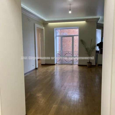 Продам квартиру, Куликовский спуск , 5 кім., 150 м², евроремонт 