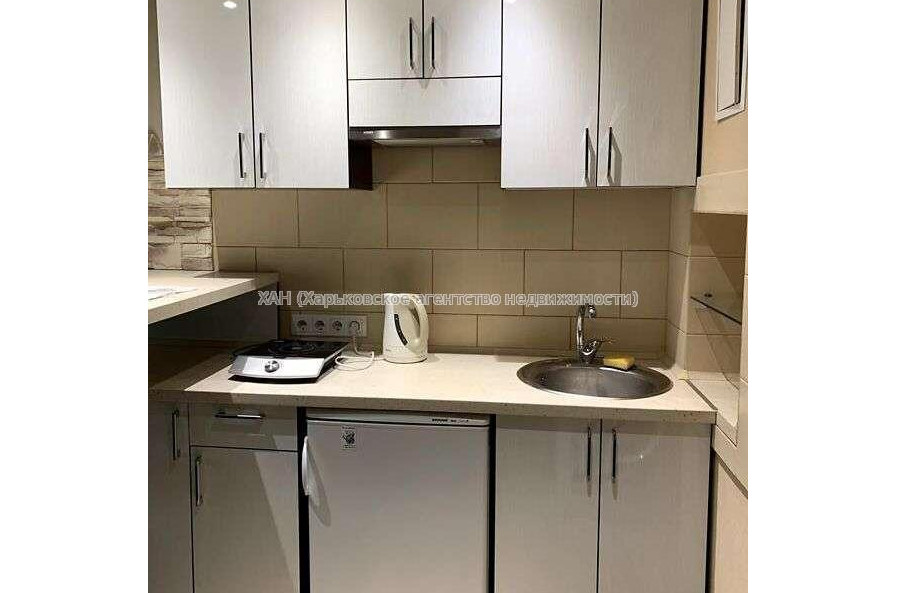 Продам квартиру, Каденюка ул. , 1 кім., 23 м², капитальный ремонт 