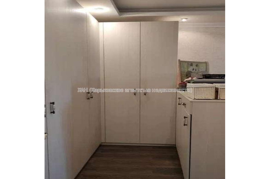Продам квартиру, Аэрокосмический пр. , 3 кім., 86 м², капитальный ремонт 