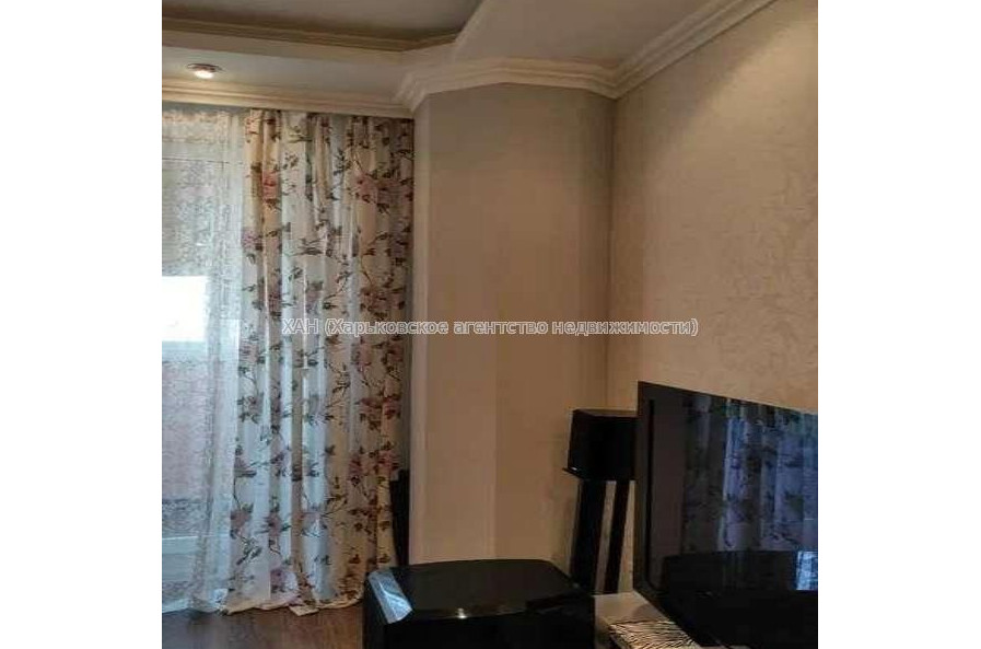 Продам квартиру, Аэрокосмический пр. , 3 кім., 86 м², капитальный ремонт 