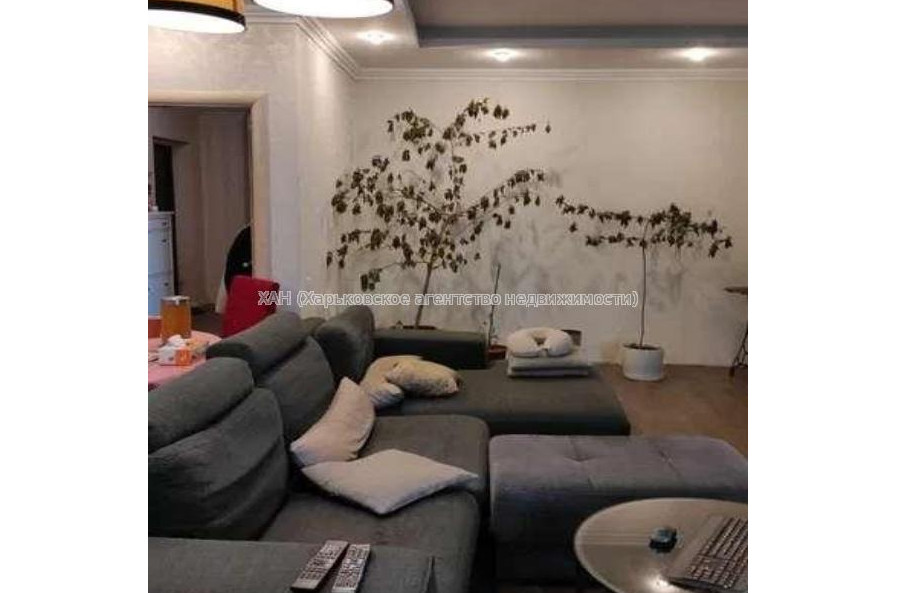 Продам квартиру, Аэрокосмический пр. , 3 кім., 86 м², капитальный ремонт 