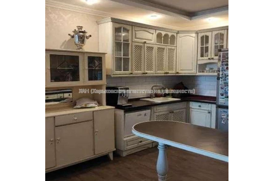 Продам квартиру, Аэрокосмический пр. , 3 кім., 86 м², капитальный ремонт 