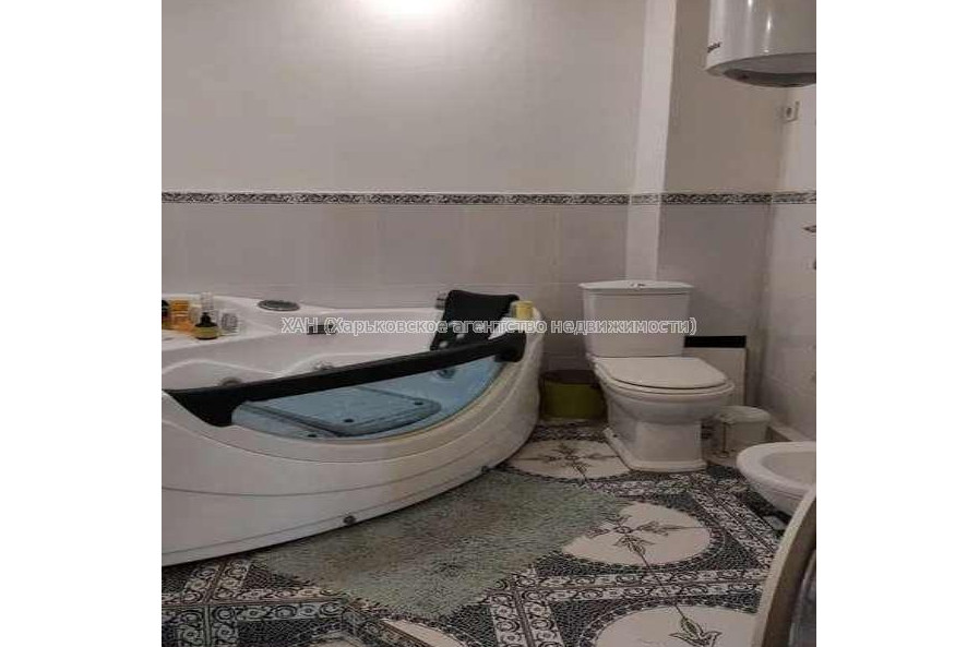 Продам квартиру, Аэрокосмический пр. , 3 кім., 86 м², капитальный ремонт 