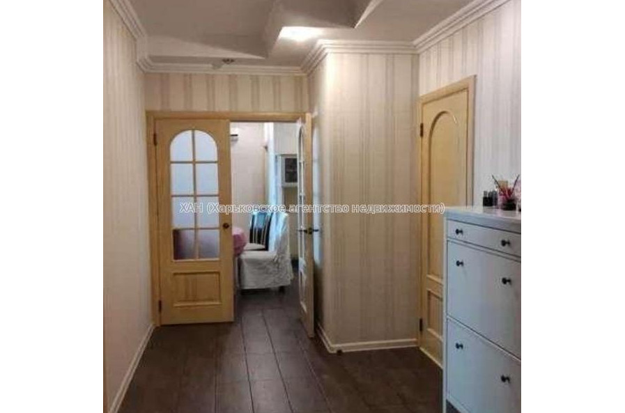 Продам квартиру, Аэрокосмический пр. , 3 кім., 86 м², капитальный ремонт 
