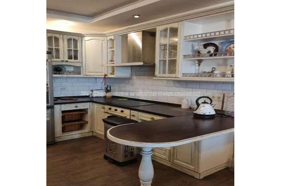 Продам квартиру, Аэрокосмический пр. , 3 кім., 86 м², капитальный ремонт 