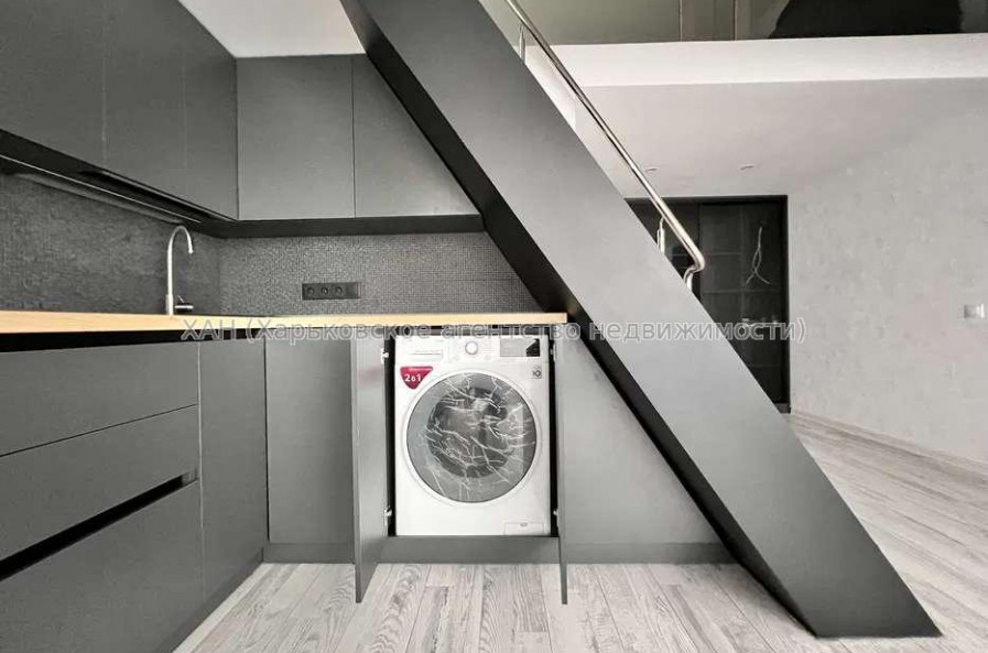 Продам квартиру, Ковалевская ул. , 3  ком., 65 м², авторский дизайн 