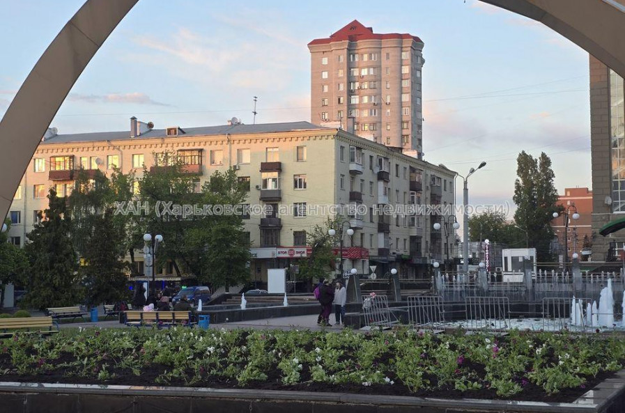 Продам квартиру, Евгения Котляра ул. , 1 кім., 40 м², капитальный ремонт 